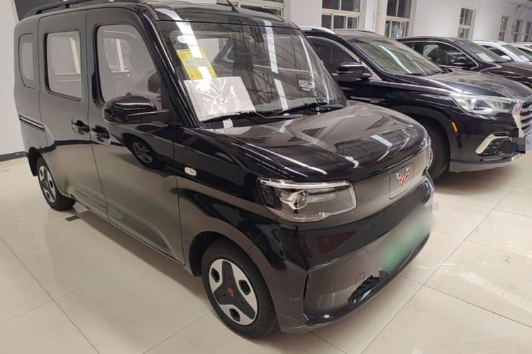 Used Wuling Zhiguang New Energy 2025 Comfort Model Front Right 45 Deg