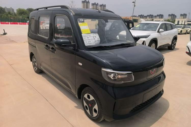 Used Wuling Zhiguang New Energy 2025 Comfort Model Front Right 45 Deg