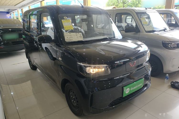 Used Wuling Zhiguang New Energy 2025 Standard Model Front Right 45 Deg