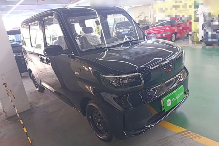 Used Wuling Zhiguang New Energy 2025 Standard Model Front Right 45 Deg