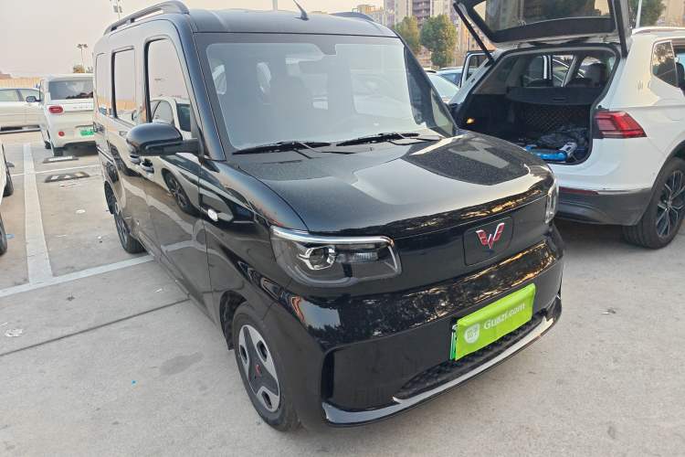 Used Wuling Zhiguang New Energy 2025 Comfort Model Front Right 45 Deg