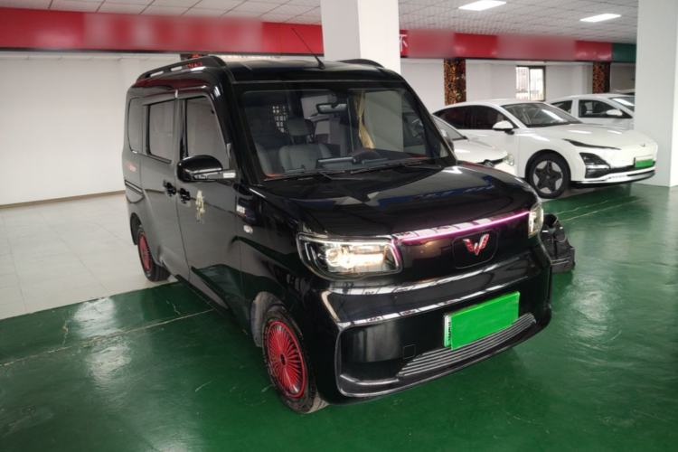 Used Wuling Zhiguang New Energy 2025 Comfort Model Front Right 45 Deg