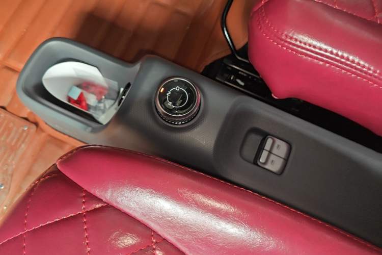 Used Wuling Zhiguang New Energy 2025 Model 305km Ambitious Edition Gear Lever