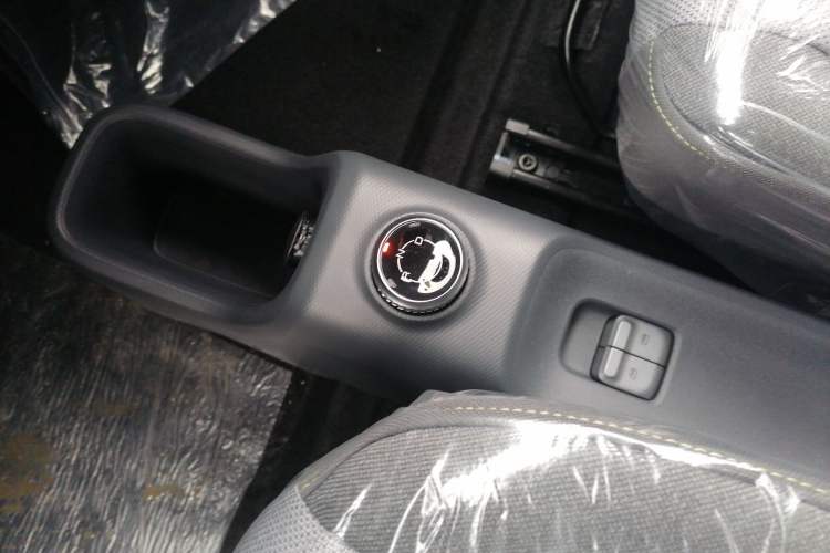 Used Wuling Zhiguang New Energy 2025 Model 305km Ambitious Edition Gear Lever
