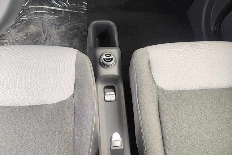 Used Wuling Zhiguang New Energy 2025 Model 305km Ambitious Edition Gear Lever