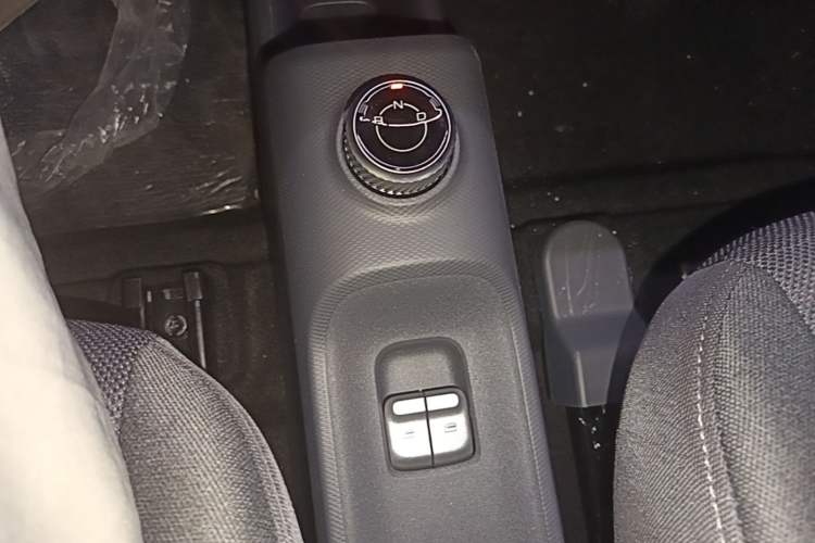 Used Wuling Zhiguang New Energy 2025 Standard Model Gear Lever