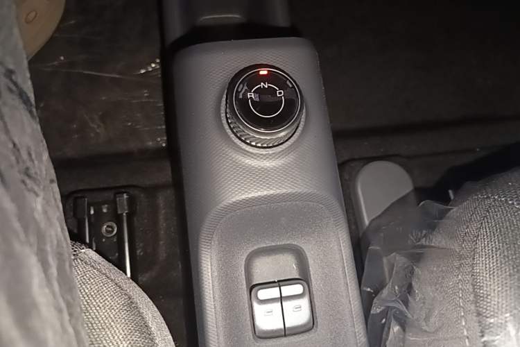 Used Wuling Zhiguang New Energy 2025 Standard Model Gear Lever