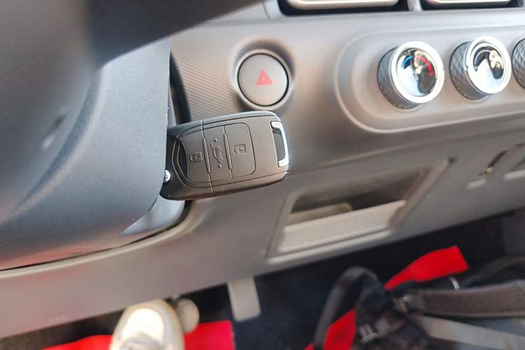 Used Wuling Zhiguang New Energy 2025 Standard Model Interior 1