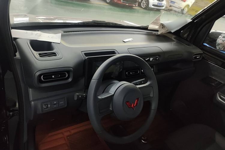 Used Wuling Zhiguang New Energy 2025 Standard Model Interior 1