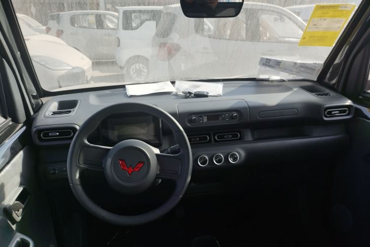Used Wuling Zhiguang New Energy 2025 Comfort Model Interior 1