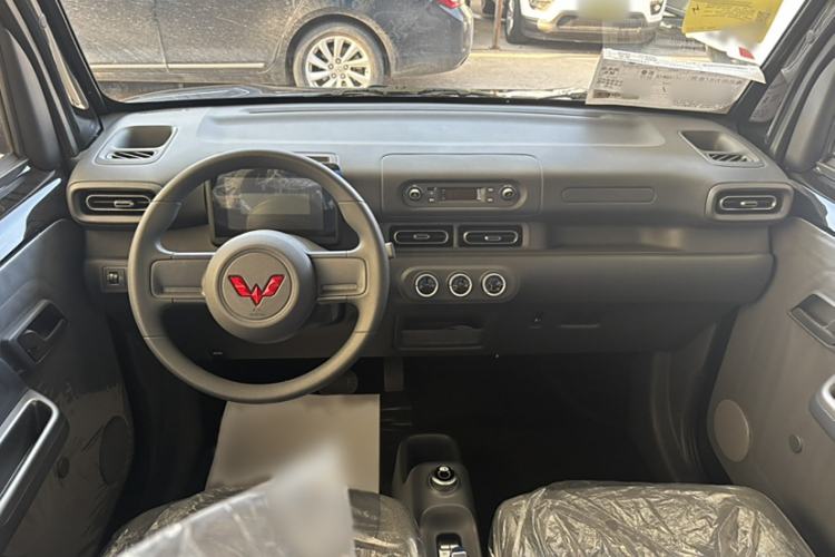 Used Wuling Zhiguang New Energy 2025 Comfort Model Interior 1