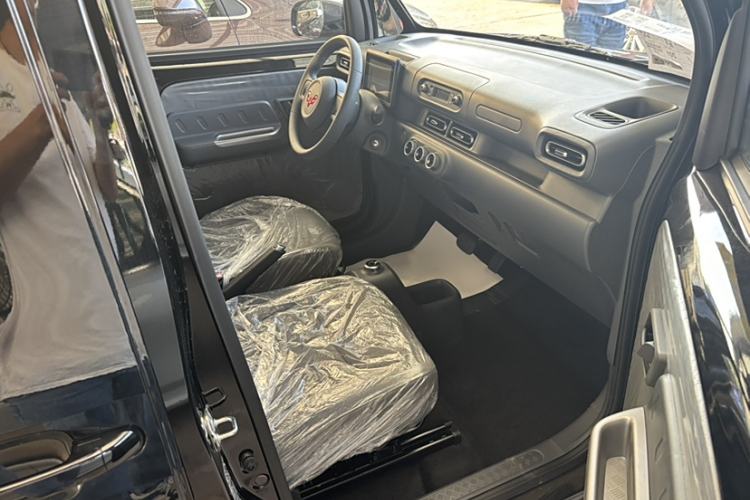 Used Wuling Zhiguang New Energy 2025 Comfort Model Interior 10