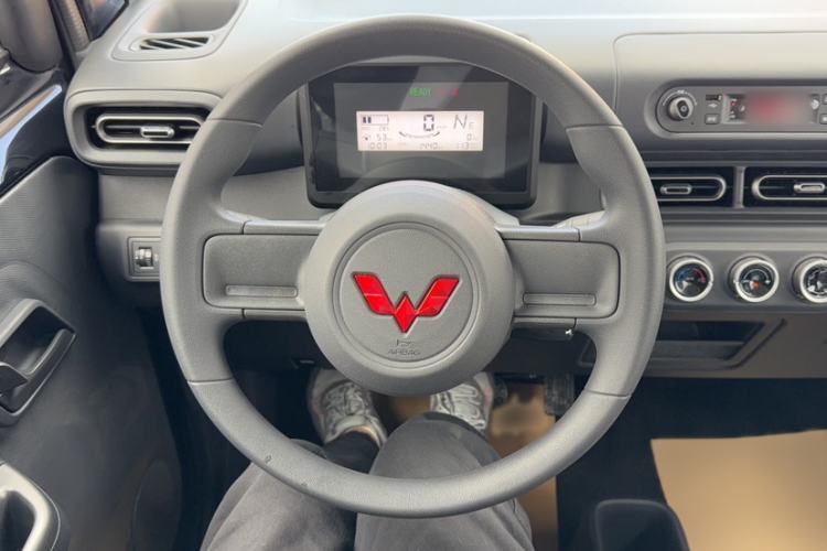 Used Wuling Zhiguang New Energy 2025 Standard Model Interior 2