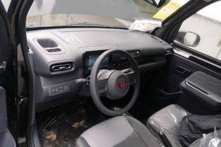 Used Wuling Zhiguang New Energy 2025 Model 305km Ambitious Edition Interior 2