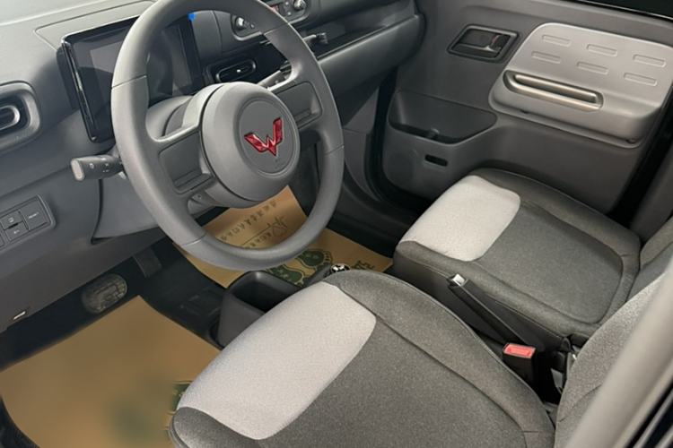 Used Wuling Zhiguang New Energy 2025 Model 305km Ambitious Edition Interior 2
