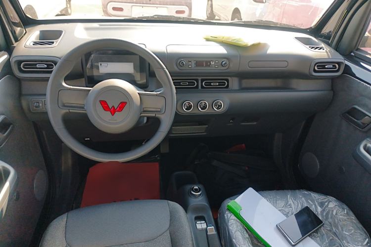 Used Wuling Zhiguang New Energy 2025 Standard Model Interior 2