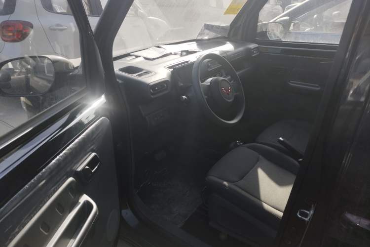 Used Wuling Zhiguang New Energy 2025 Comfort Model Interior 2