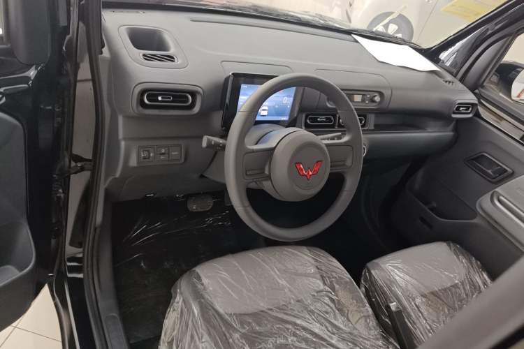 Used Wuling Zhiguang New Energy 2025 Model 305km Ambitious Edition Interior 3