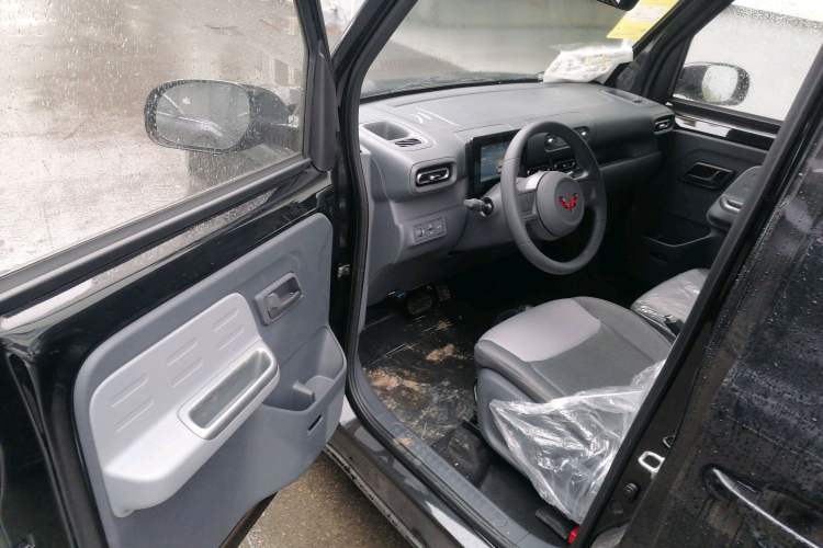 Used Wuling Zhiguang New Energy 2025 Model 305km Ambitious Edition Interior 3
