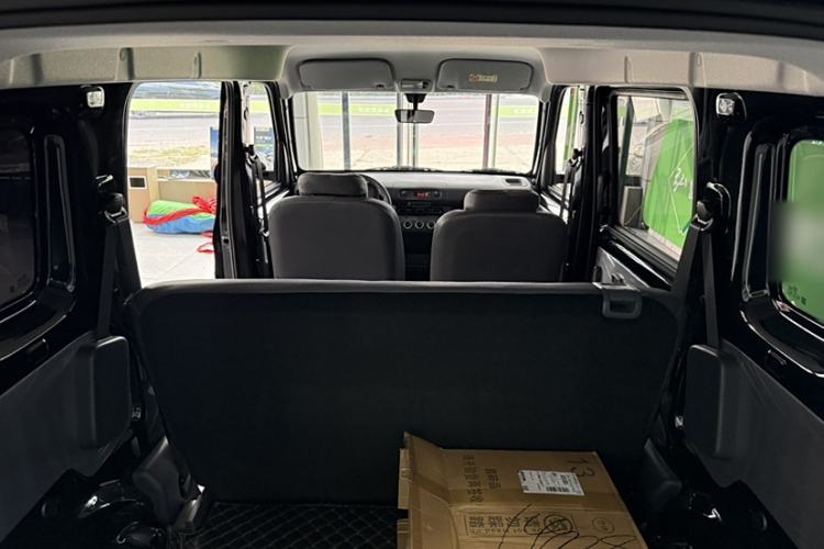 Used Wuling Zhiguang New Energy 2025 Model 305km Ambitious Edition Interior 3