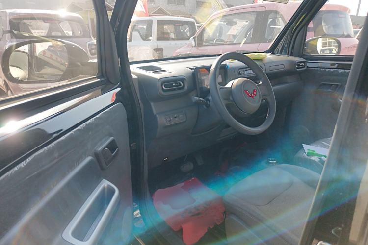 Used Wuling Zhiguang New Energy 2025 Standard Model Interior 3