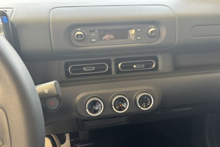 Used Wuling Zhiguang New Energy 2025 Comfort Model Interior 3