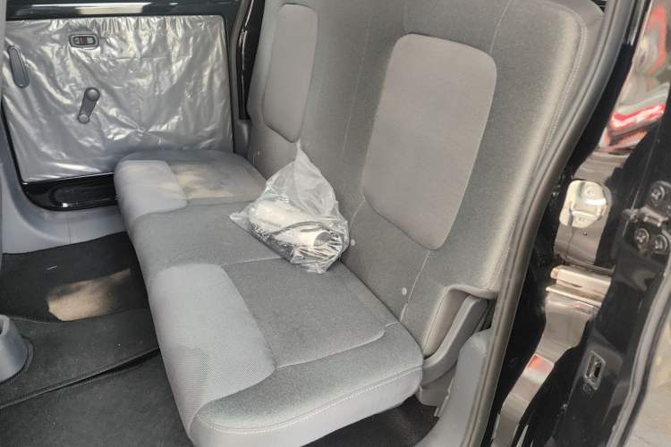 Used Wuling Zhiguang New Energy 2025 Comfort Model Interior 4