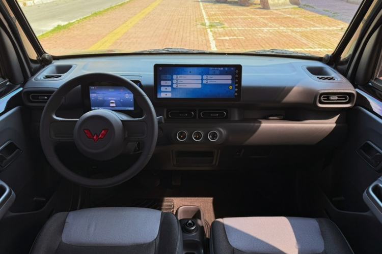 Used Wuling Zhiguang New Energy 2025 Model 305km Ambitious Edition Interior 4