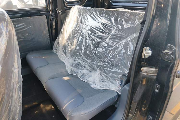Used Wuling Zhiguang New Energy 2025 Standard Model Interior 4