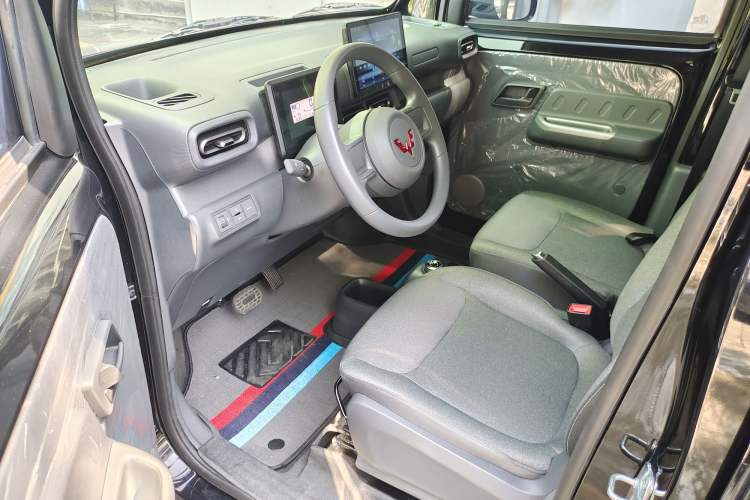Used Wuling Zhiguang New Energy 2025 Comfort Model Interior 5