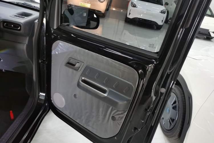 Used Wuling Zhiguang New Energy 2025 Comfort Model Interior 5