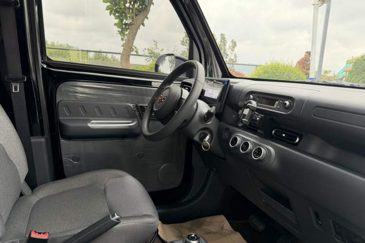 Used Wuling Zhiguang New Energy 2025 Comfort Model Interior 5