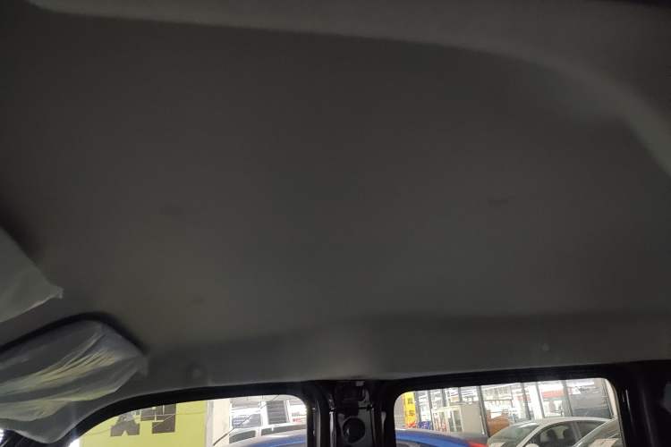 Used Wuling Zhiguang New Energy 2025 Standard Model Interior 5