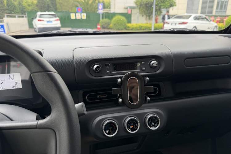 Used Wuling Zhiguang New Energy 2025 Comfort Model Interior 6