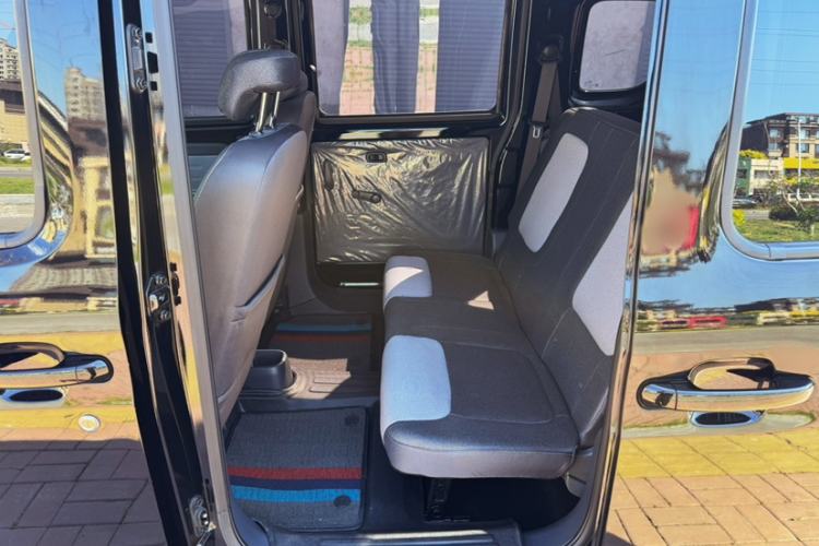 Used Wuling Zhiguang New Energy 2025 Model 305km Ambitious Edition Interior 6