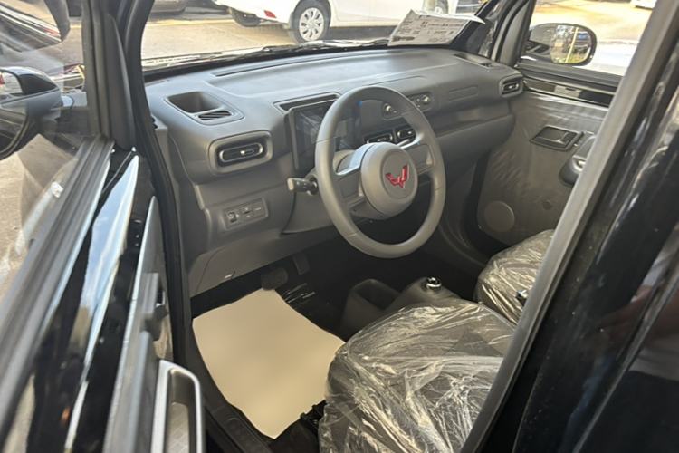 Used Wuling Zhiguang New Energy 2025 Comfort Model Interior 6