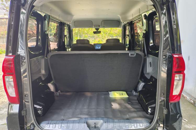 Used Wuling Zhiguang New Energy 2025 Comfort Model Interior 7