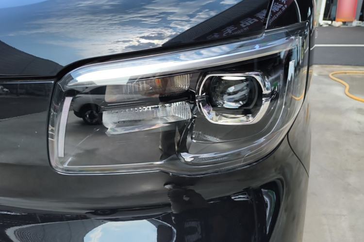 Used Wuling Zhiguang New Energy 2025 Model 305km Ambitious Edition Left Front Headlight