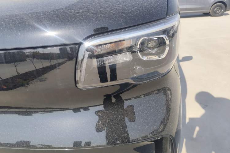 Used Wuling Zhiguang New Energy 2025 Model 305km Ambitious Edition Left Front Headlight