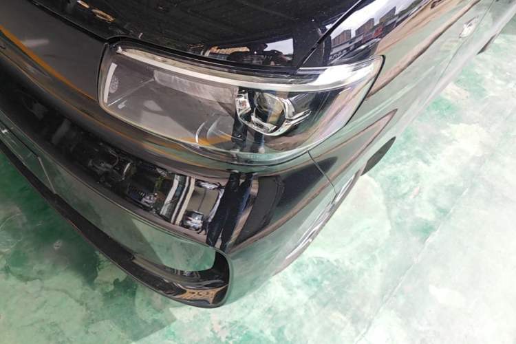 Used Wuling Zhiguang New Energy 2025 Model 305km Ambitious Edition Left Front Headlight