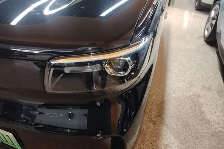 Used Wuling Zhiguang New Energy 2025 Model 305km Ambitious Edition Left Front Headlight