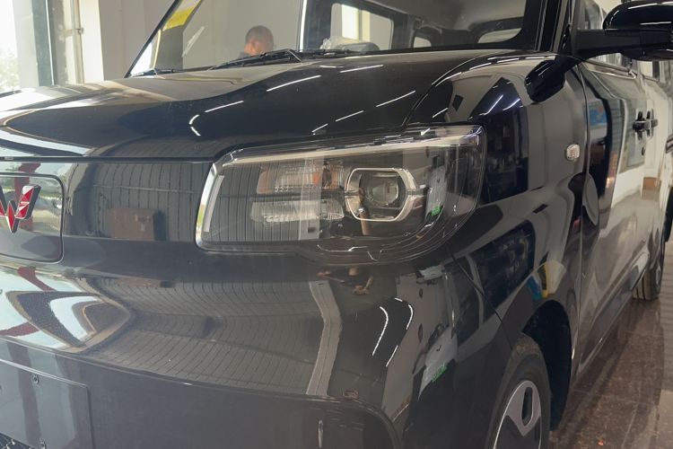 Used Wuling Zhiguang New Energy 2025 Model 305km Ambitious Edition Left Front Headlight