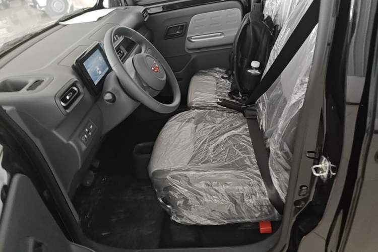 Used Wuling Zhiguang New Energy 2025 Model 305km Ambitious Edition Left Front Seat