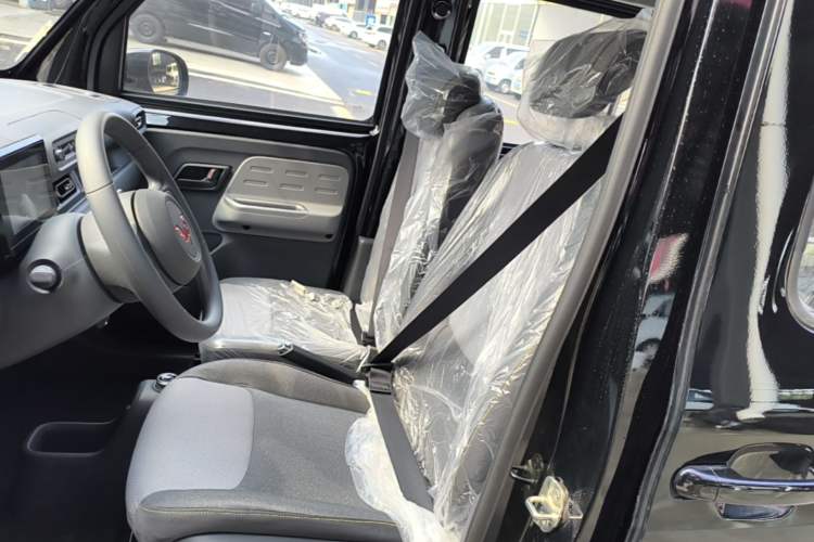 Used Wuling Zhiguang New Energy 2025 Model 305km Ambitious Edition Left Front Seat