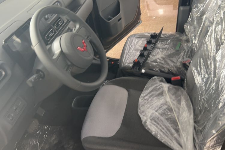 Used Wuling Zhiguang New Energy 2025 Model 305km Ambitious Edition Left Front Seat