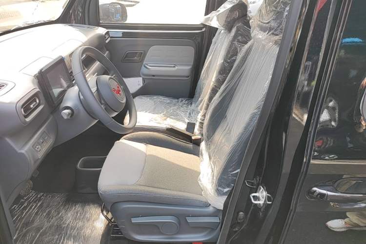 Used Wuling Zhiguang New Energy 2025 Model 305km Ambitious Edition Left Front Seat