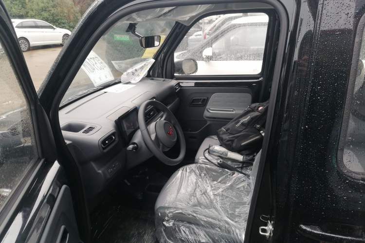 Used Wuling Zhiguang New Energy 2025 Model 305km Ambitious Edition Left Front Seat