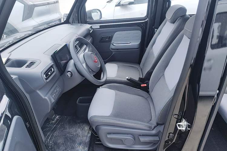 Used Wuling Zhiguang New Energy 2025 Model 305km Ambitious Edition Left Front Seat