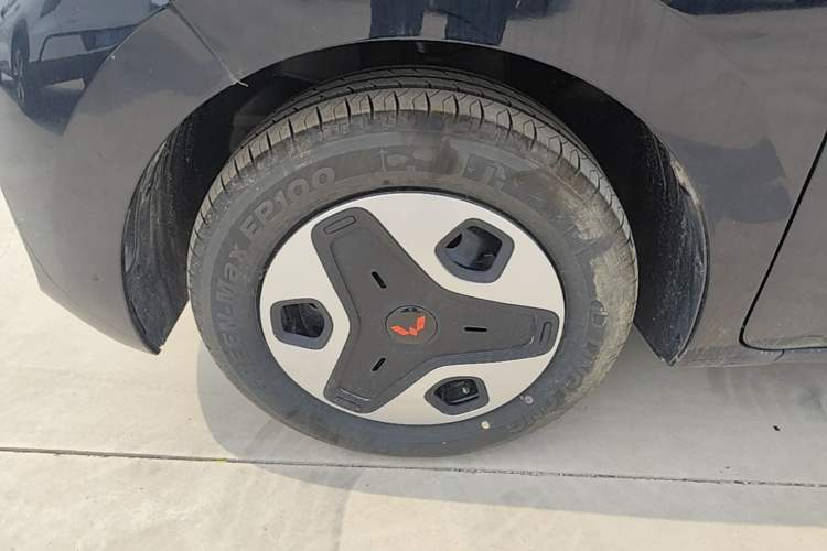 Used Wuling Zhiguang New Energy 2025 Comfort Model Left Front Wheel Hub