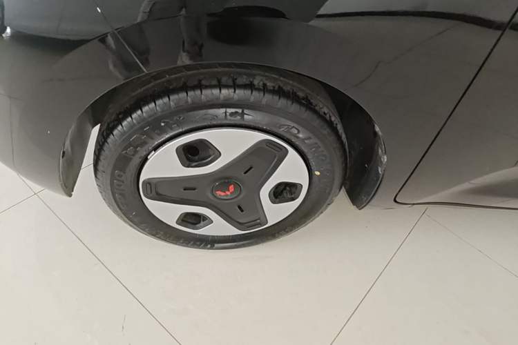Used Wuling Zhiguang New Energy 2025 Model 305km Ambitious Edition Left Front Wheel Hub